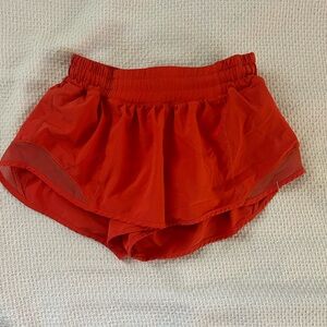 Lululemon 2.5” Hotty Hot Short Size 4 Low Rise